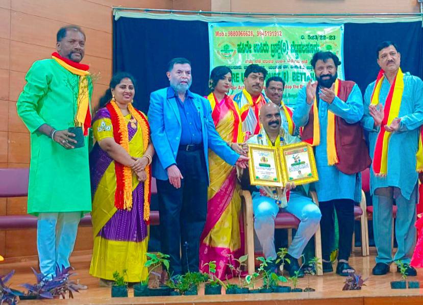 Bhagat Singh and Lal Bahadur Shastri Birthday Celebration - Kavigoshti by Lata Kundaragi at Kannada Sahitya Parishat Chamarajpet Karnataka